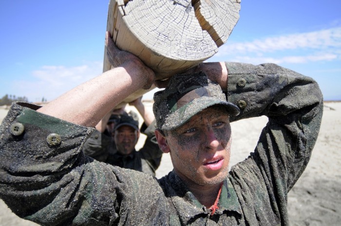 Cảnh luyện tập gian khổ của các binh sỹ thuộc lực lượng đặc nhiệm của Hải quân Mỹ - SEAL. (nguồn ảnh: US Navy)